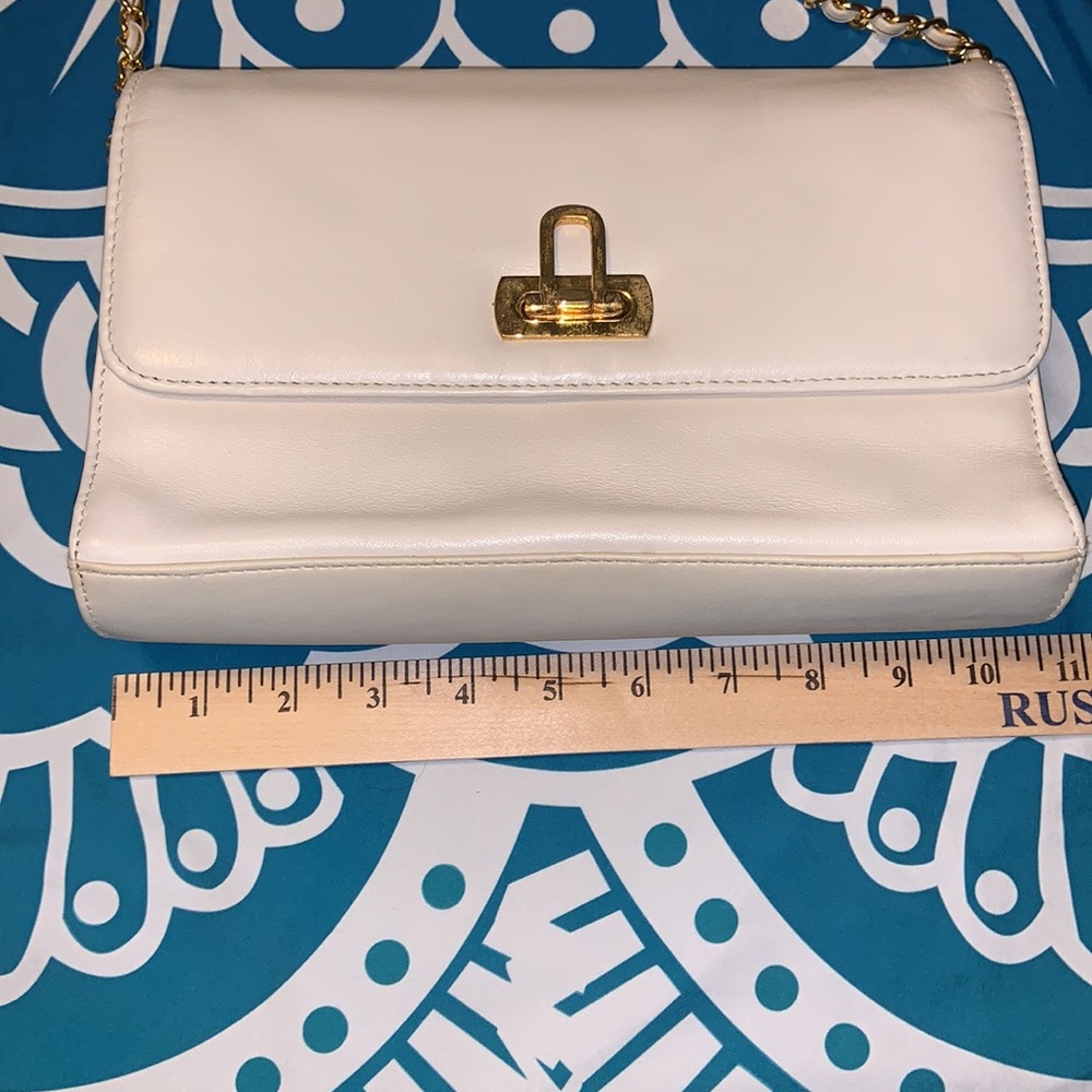 Lord & Taylor Vintage ivory white leather shoulder Crossbody with chain strap. - Picture 8 of 11